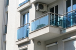 парапети за балкони от алуминии и стъкло